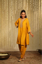 Load image into Gallery viewer, MEHNAAZ - GLAZE MUSTARD