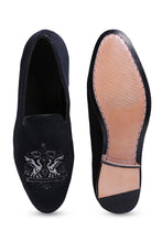 Load image into Gallery viewer, Rowned Swan Velvet Eleganc