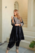 Load image into Gallery viewer, Nisreen - Short Kalidaar Chauga with Salwar