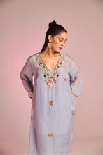 Load image into Gallery viewer, CLARA