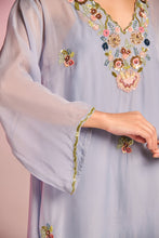 Load image into Gallery viewer, CLARA