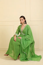 Load image into Gallery viewer, GREEN KURTA SET WITH DUPATTA & PANTS