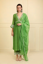 Load image into Gallery viewer, GREEN KURTA SET WITH DUPATTA & PANTS