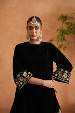 Load image into Gallery viewer, Black velvet embroidered tunic and pants