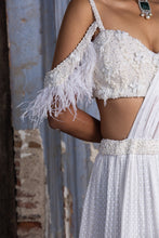 Load image into Gallery viewer, IVORY TIERED DRAPE SAREE