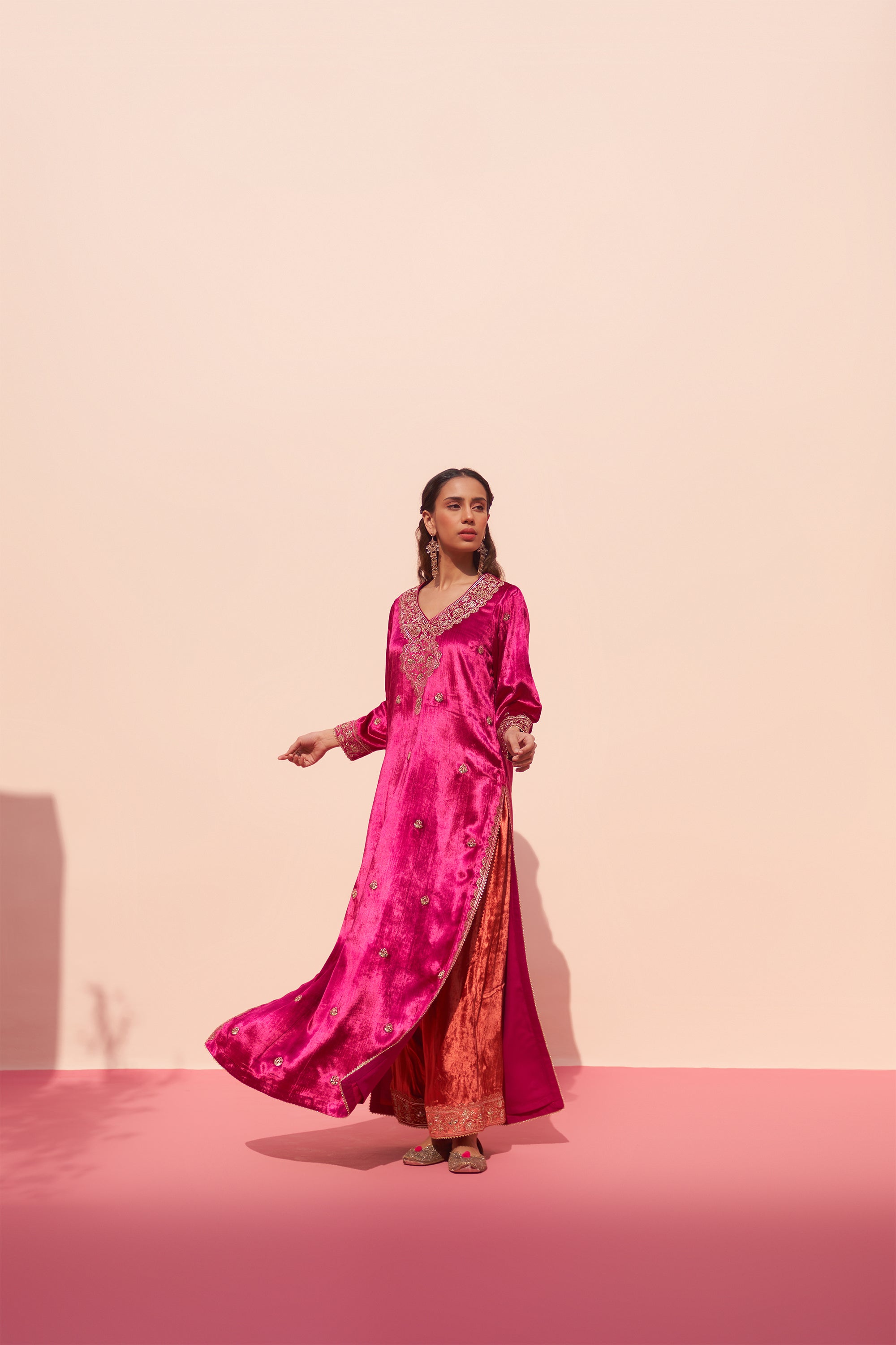 Elvya Rani Pink Velvet Zari Embroidered Mirror Work Kurti Set