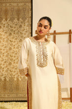 Load image into Gallery viewer, Straight kurta with crushed silk skirt and crushed dupatta