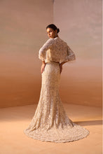 Load image into Gallery viewer, IVORY TRAIL SKIRT WITH PLEATED CROPTOP AND VEIL