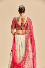 Load image into Gallery viewer, IVORY BANARSI BOOTI LHENGA WITH FUSCHIA CHOLI AND DUPATTA SET