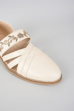 Load image into Gallery viewer, Ivory Cummerband Peshawaris