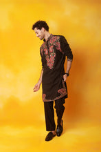 Load image into Gallery viewer, Black kashimiri embroidered Kurta Pant