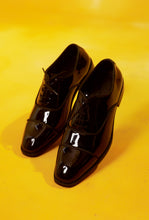 Load image into Gallery viewer, Patent Black lace up shoes