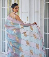 Load image into Gallery viewer, Ash Pink Flower Saree Set