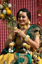 Load image into Gallery viewer, Yellow Floral Jewellery Set (Wb5E3Chk-04)