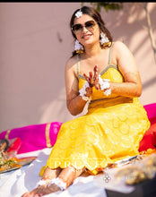 Load image into Gallery viewer, Ivory Floral Jewellery Set (Sstjha-04)