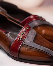 Load image into Gallery viewer, Tan V-strap Loafer