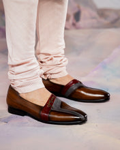 Load image into Gallery viewer, Tan V-strap Loafer