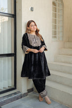 Load image into Gallery viewer, Nisreen - Short Kalidaar Chauga with Salwar
