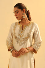 Load image into Gallery viewer, Aashna - Short Kurta with Dhoti
