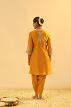 Load image into Gallery viewer, Aashna - Short Kurta with Dhoti
