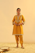 Load image into Gallery viewer, Aashna - Short Kurta with Dhoti
