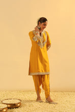 Load image into Gallery viewer, Aashna - Short Kurta with Dhoti
