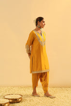 Load image into Gallery viewer, Aashna - Short Kurta with Dhoti
