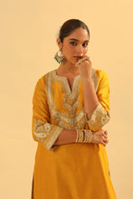 Load image into Gallery viewer, Aashna - Short Kurta with Dhoti
