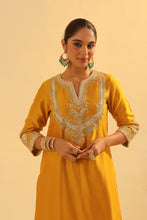 Load image into Gallery viewer, Aashna - Short Kurta with Dhoti
