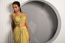 Load image into Gallery viewer, GOLD TAN SAREE
