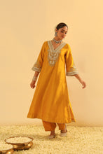 Load image into Gallery viewer, Shazana - Long A-line Chauga with Salwar
