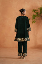 Load image into Gallery viewer, Emerald green velvet embroidered tunic and pants
