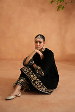 Load image into Gallery viewer, Black velvet embroidered tunic and pants
