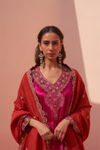 Load image into Gallery viewer, Rani Pink Velvet Kurta Set
