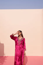 Load image into Gallery viewer, Rani Pink Velvet Kurta Set
