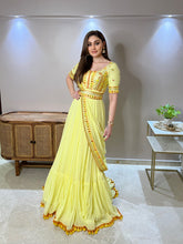 Load image into Gallery viewer, Shefali Jariwala in Shefali gown set
