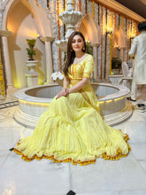 Load image into Gallery viewer, Shefali Jariwala in Shefali gown set
