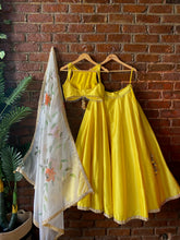 Load image into Gallery viewer, Yellow lehenga set with Hand Painted dupatta
