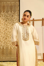 Load image into Gallery viewer, Straight kurta with crushed silk skirt and crushed dupatta
