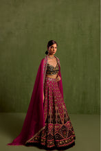 Load image into Gallery viewer, majenta lehenga set
