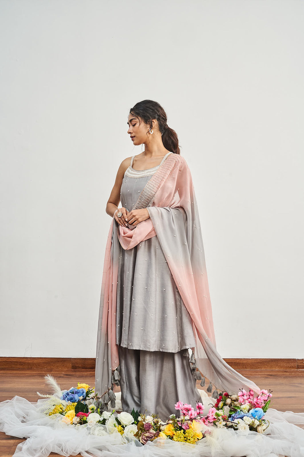 GREY KALIDAAR WITH GREY X PINK SHADED DUPATTA