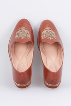 Load image into Gallery viewer, Cocoa Crown Leather Loafers
